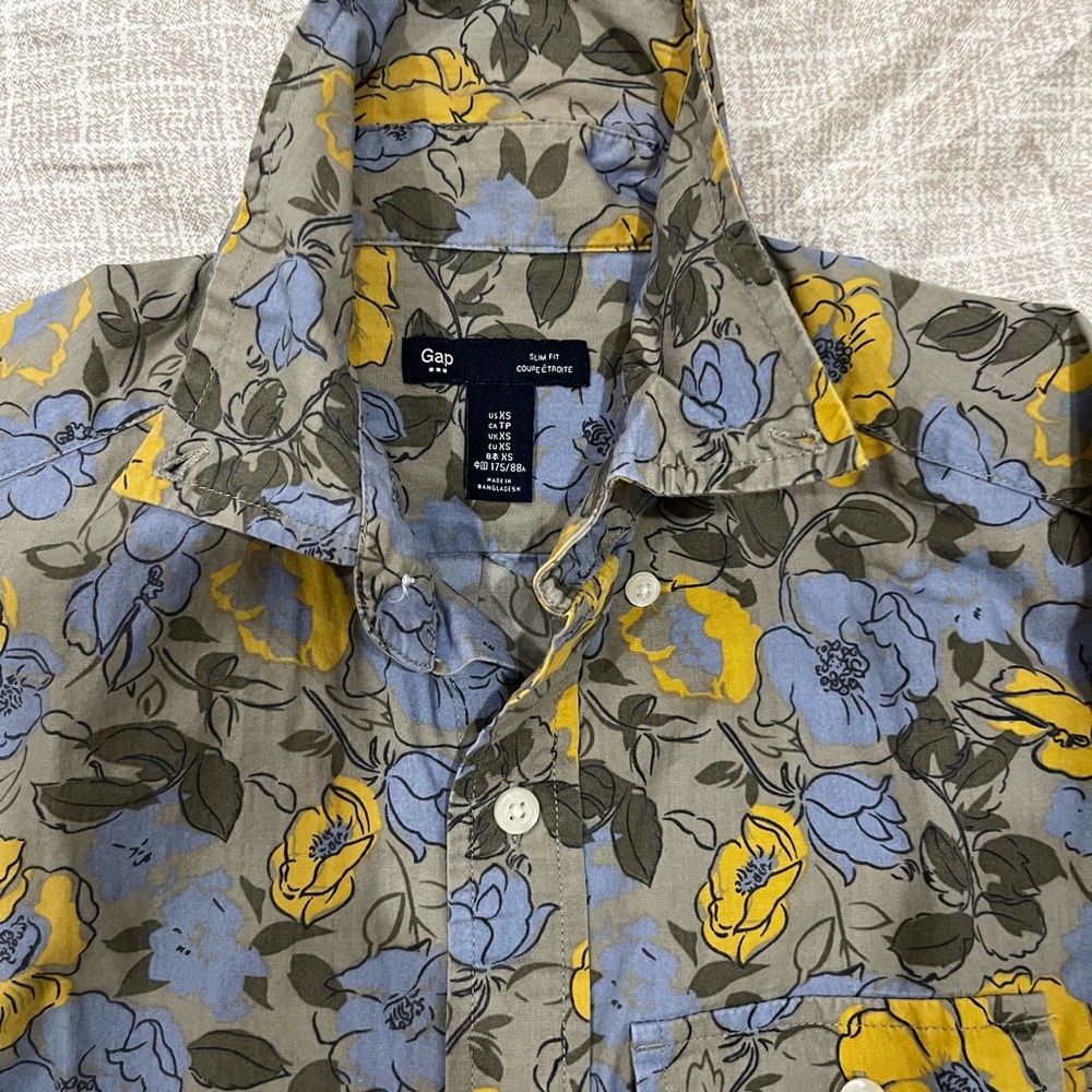 GAP Men’s Floral Button-Down Shirt — Gray with Blue & Yellow Flowers
